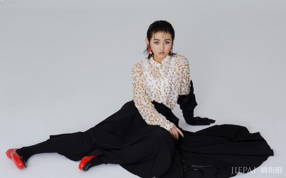 ���ӷ㴩ţ�п�����ߺ�̺����Ů��ʮ�㣡